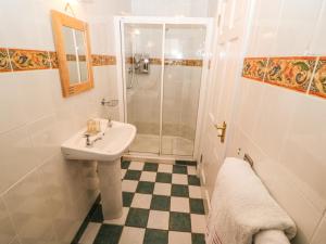 Lis-Ardagh Cottage 1的一间浴室