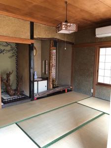 SanukiOyado Endo - Vacation STAY 12914v的地板上有一个铺垫的空房间