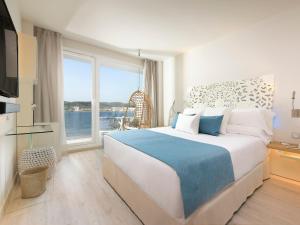 Amàre Beach Hotel Ibiza - Adults Recommended客房内的一张或多张床位