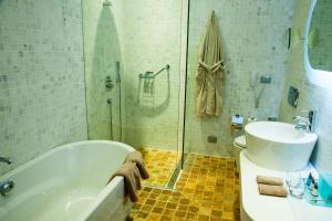 巴库地标酒店的一间浴室