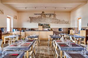 Rifugio di Mare餐厅或其他用餐的地方