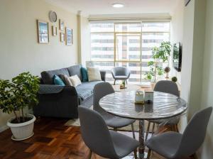 Sky Suites - Spacious Apt in the best area of La Paz的休息区