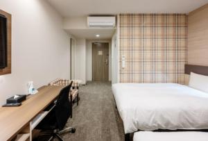 Smile Hotel Okayama客房内的一张或多张床位