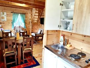 兹拉蒂博尔El Paso City, Zlatibor - Wooden Cottages Unique, Treehouse, Wild West Rooms, accommodation 1-6 people的相册照片