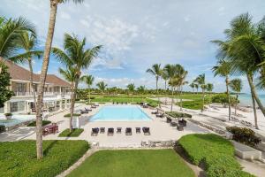 蓬塔卡纳One-of-a-kind villa with open spaces and amazing views in luxury beach resort的相册照片