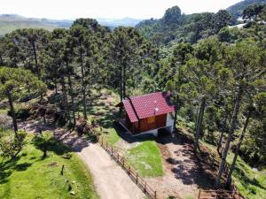 邦雅尔丁-达塞拉Recanto Baú - Chalé的森林小屋的空中景观