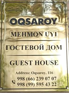 撒马尔罕OQSAROY SAMARKAND Guest House的餐厅的标志,标有房间标志