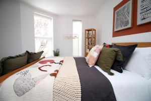 巴斯Bath Luxury City Centre 4 Bedroom Townhouse, Sleeps 8, Easy Parking, Private Courtyard Garden, by EMPOWER HOMES的相册照片