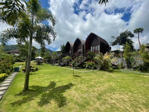 Lake Batur Cottage外面的花园