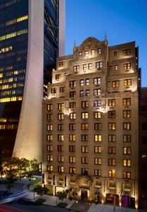 纽约AKA中央花园酒店的夜幕降临城市中心