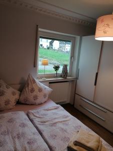 Ferienwohnung Haus Weitblick客房内的一张或多张床位