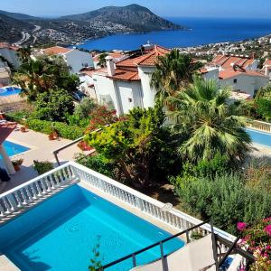 卡尔坎Entire Villa Lulu Kalkan - Private Pool, free Wi-Fi, Good Location, Breathtaking Sea Views的海景别墅 - 带游泳池