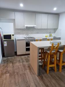 Departamento céntrico en Tigre II的厨房或小厨房