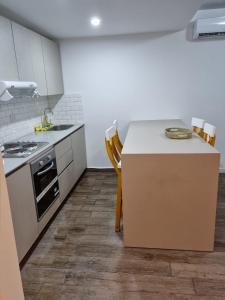 Departamento céntrico en Tigre II的厨房或小厨房