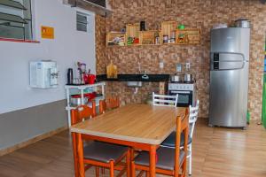 Aldeia Hostel II的厨房或小厨房