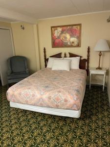 Betty Doon Motor Hotel客房内的一张或多张床位