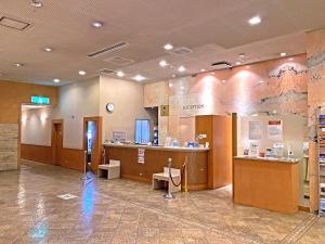 札幌札幌珍珠城市饭店的医院的大厅,有等候室和柜台