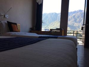 萨帕Mintu Home的山景客房 - 带两张床