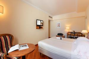 B&B Hotel Firenze Laurus Al Duomo客房内的一张或多张床位