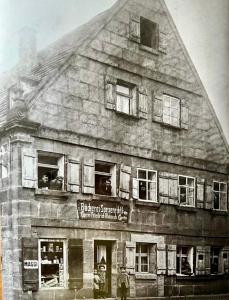 齐恩多夫希尔多夫旅馆的建筑物的黑白照片