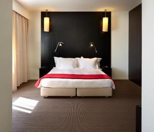夫劳德萨尔酒店客房内的一张或多张床位