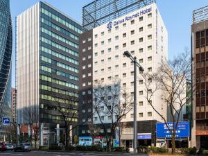 名古屋名古屋站美大和鲁内酒店的一座建筑,上面有samsung公司的标志