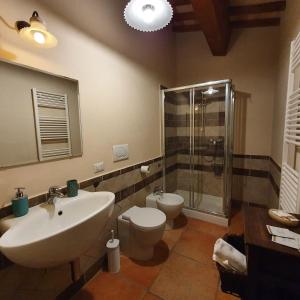 佩特拉玛拉农场酒店的一间浴室