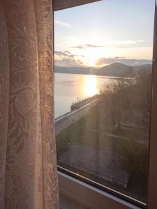 哥鲁拜克Dunavska panorama的从窗口欣赏日落美景