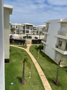 西迪拉哈尔Bel appartement pied sur mer vue imprenable sur piscine et jardins的相册照片