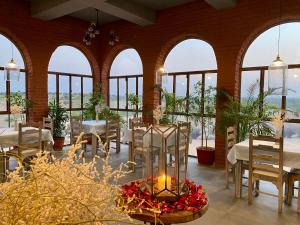 Kaner Retreat - India's First Desert Botanical Resort餐厅或其他用餐的地方