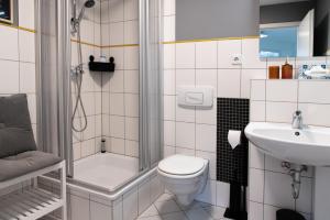 Bauhaus Apartment - Netflix & Wifi的一间浴室
