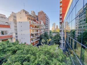 布宜诺斯艾利斯Departamento en Palermo Chico的享有城市和高楼的景色
