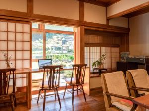 Guest House Takazuri-KITA餐厅或其他用餐的地方