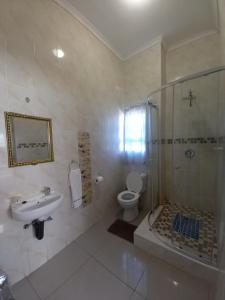 Shalakwe Hills-Inn B&B Kasane的一间浴室
