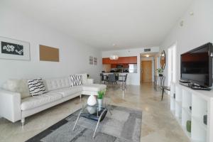 Amazing apartment in the Heart of Brickell的休息区