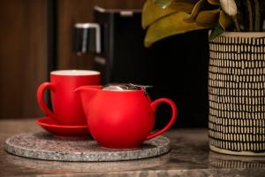 Crowne Plaza Sydney Darling Harbour, an IHG Hotel的咖啡和沏茶工具
