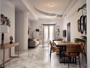 扎金索斯镇Vis di Vardi Luxury Estate的用餐室以及带桌椅的起居室。