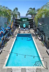 Hotel Ziggy Los Angeles内部或周边的泳池
