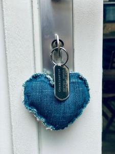 赞德沃特Studio Pipper的门上挂着钥匙链