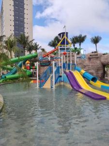 萨利诺波利斯Salinas Premium Resort的水上公园,水上滑梯
