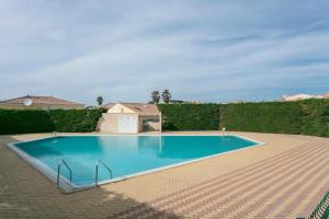 Villa Calma Port Venus Village Naturiste Piscine & vélo内部或周边的泳池