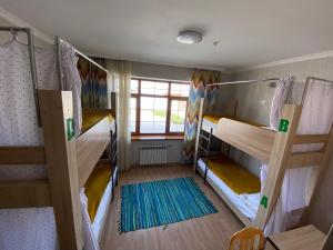 Azimut客房内的一张或多张双层床