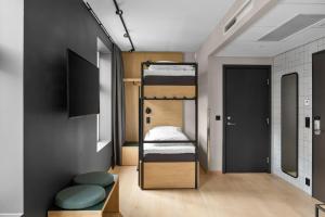 约斯托基特快捷舒适酒店客房内的一张或多张双层床