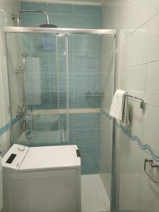 Apartment SunSet Dubrovnik FREE PARKING & WIFI的一间浴室