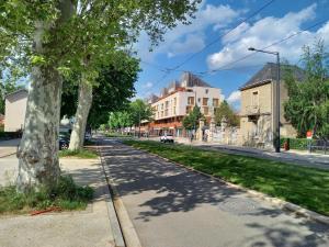 第戎Studio avec terrasse en résidence calme à Dijon.的相册照片