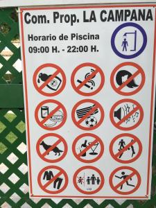 奥里韦拉斯科斯塔LA CAMPANA的上面有各种禁止的标志