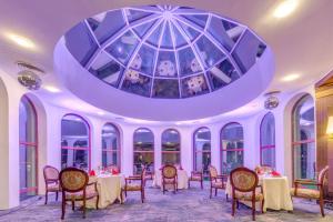 Grand Hotel Sveti Vlas- All Seasons Fitness & SPA Hotel餐厅或其他用餐的地方