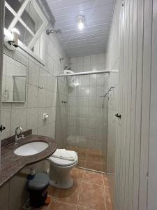 自由之路旅馆的一间浴室