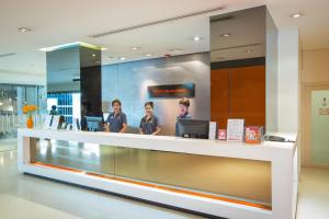 西隆翠妮提酒店大厅或接待区