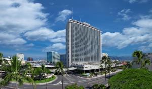 檀香山Ala Moana Hotel - Resort Fee Included的城市中心高楼